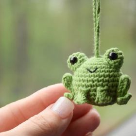 Handmade Woven Pendant For The Small Frog Inside The Car (Color: Green)